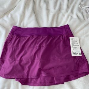 Brand new never worn lululemon mid rise pace rival skirt! Size 10